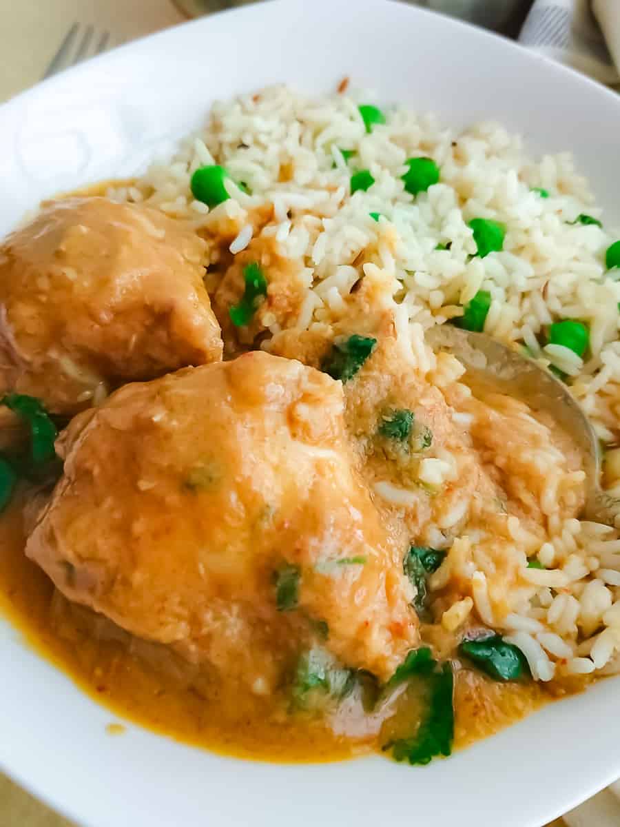 easy chicken curry without coconut milk served with peas pulao.