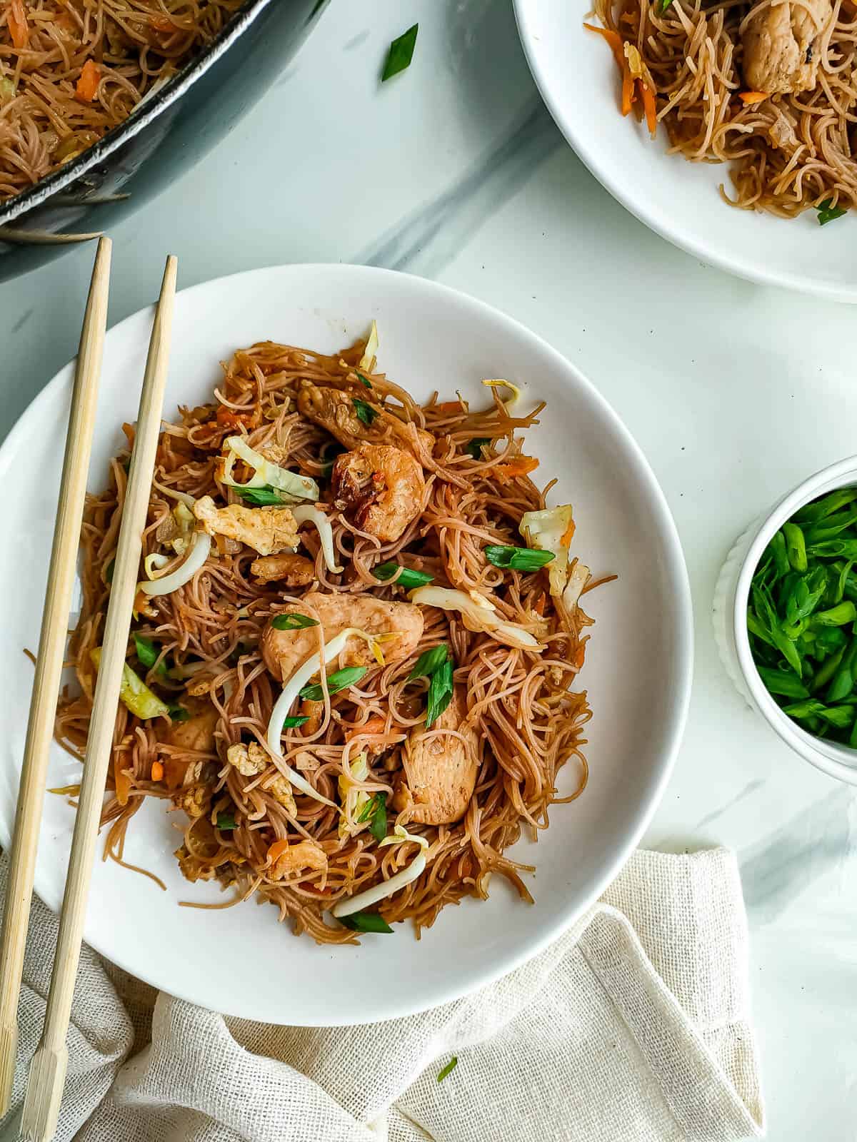 Healthy fried bee hoon served in 2 white plates.