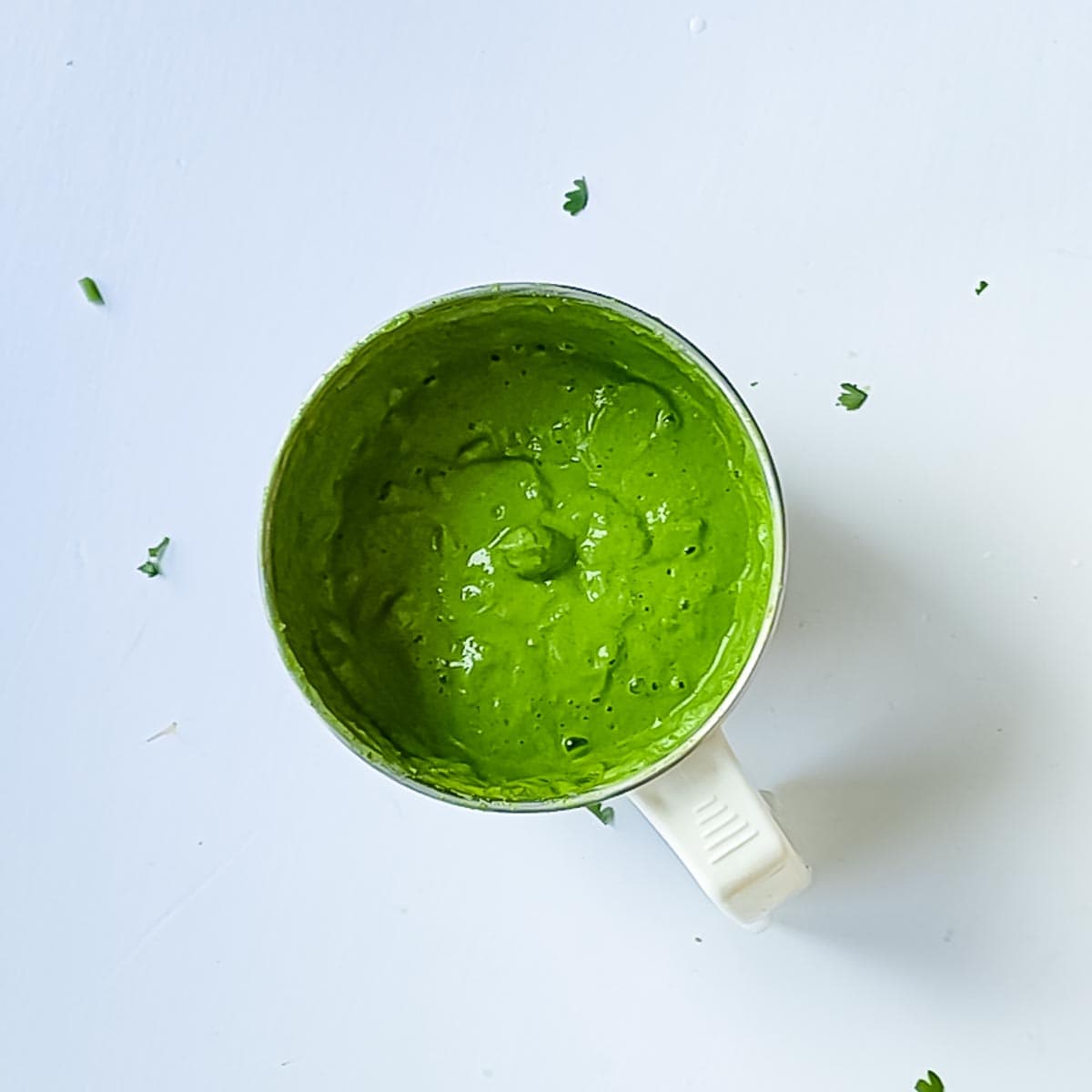 Restaurant-style green chutney in a blender jar.