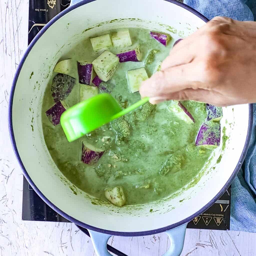 Keto Thai Green Curry With Chicken (Gaeng Keow Wan Gai) - Go Healthy ...