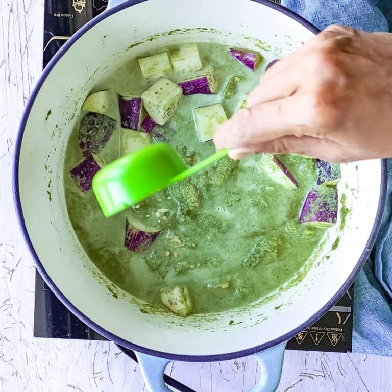 Keto Thai Green Curry With Chicken (Gaeng Keow Wan Gai) - Go Healthy ...