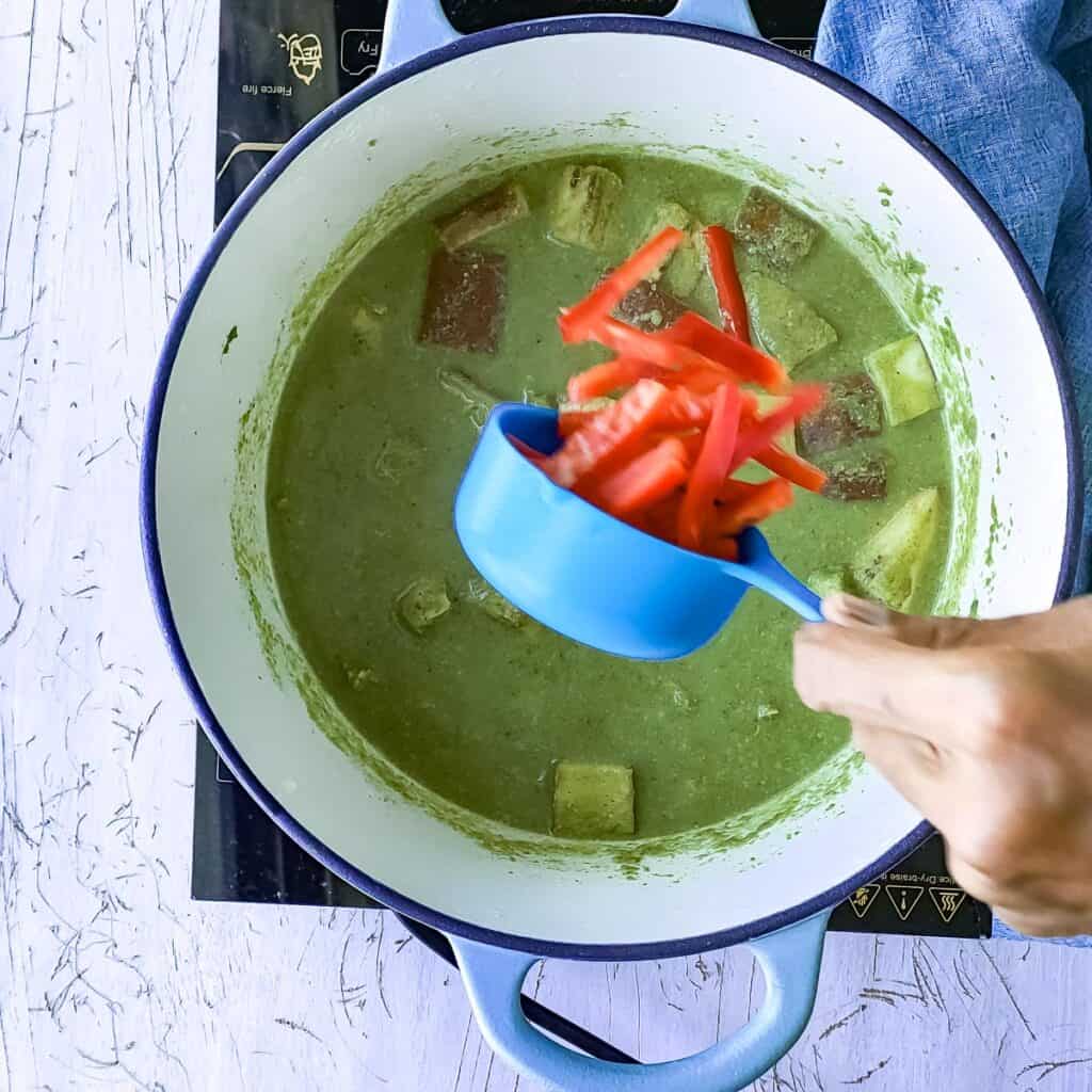 Keto Thai Green Curry With Chicken (Gaeng Keow Wan Gai) - Go Healthy ...