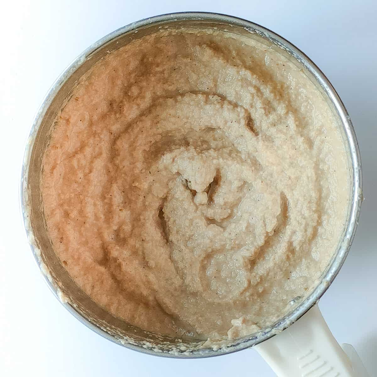 Blended coconut onion paste in a blender jar.