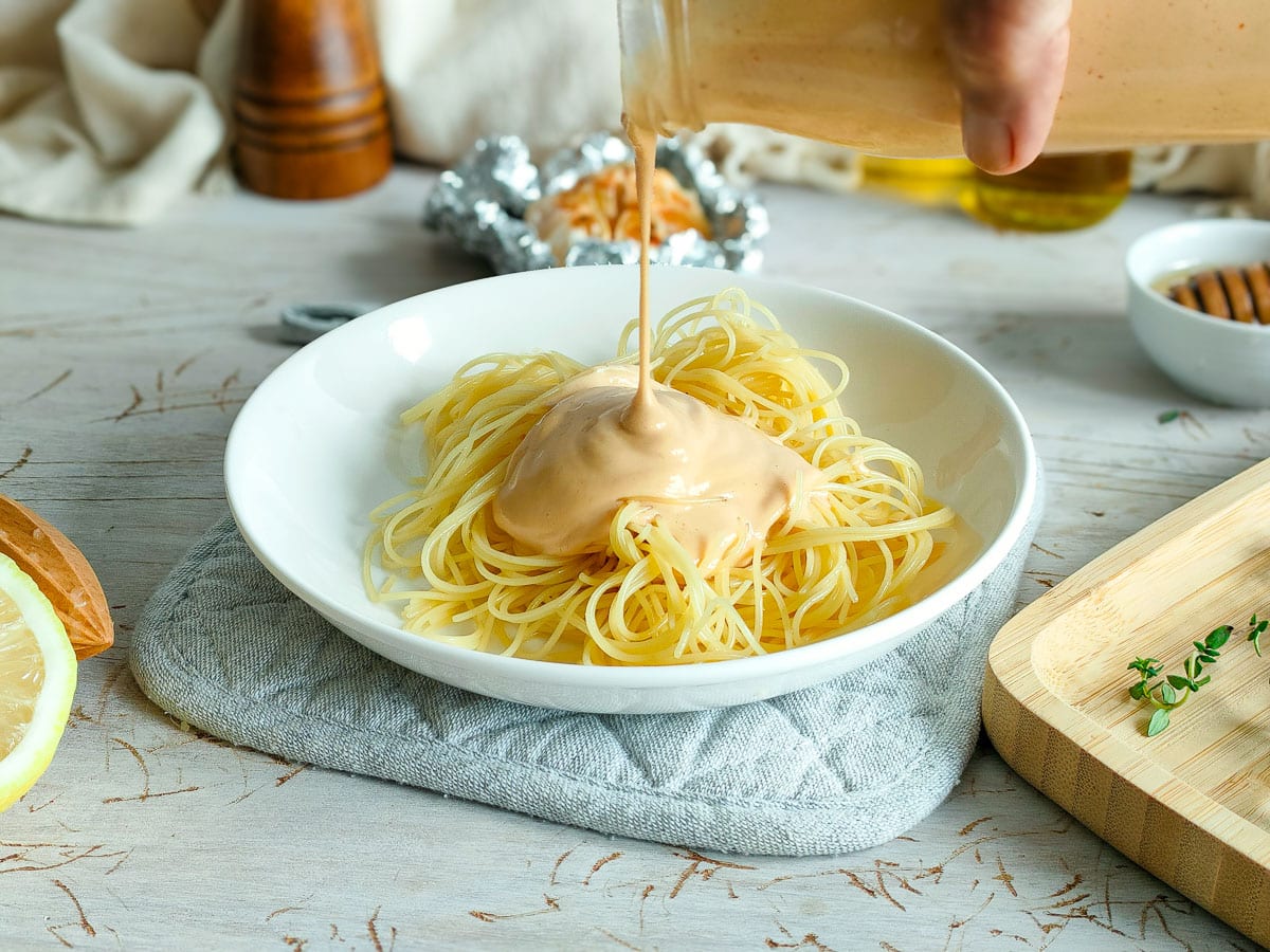 Homemade Creamy Roasted Garlic Sauce (Without Cream)