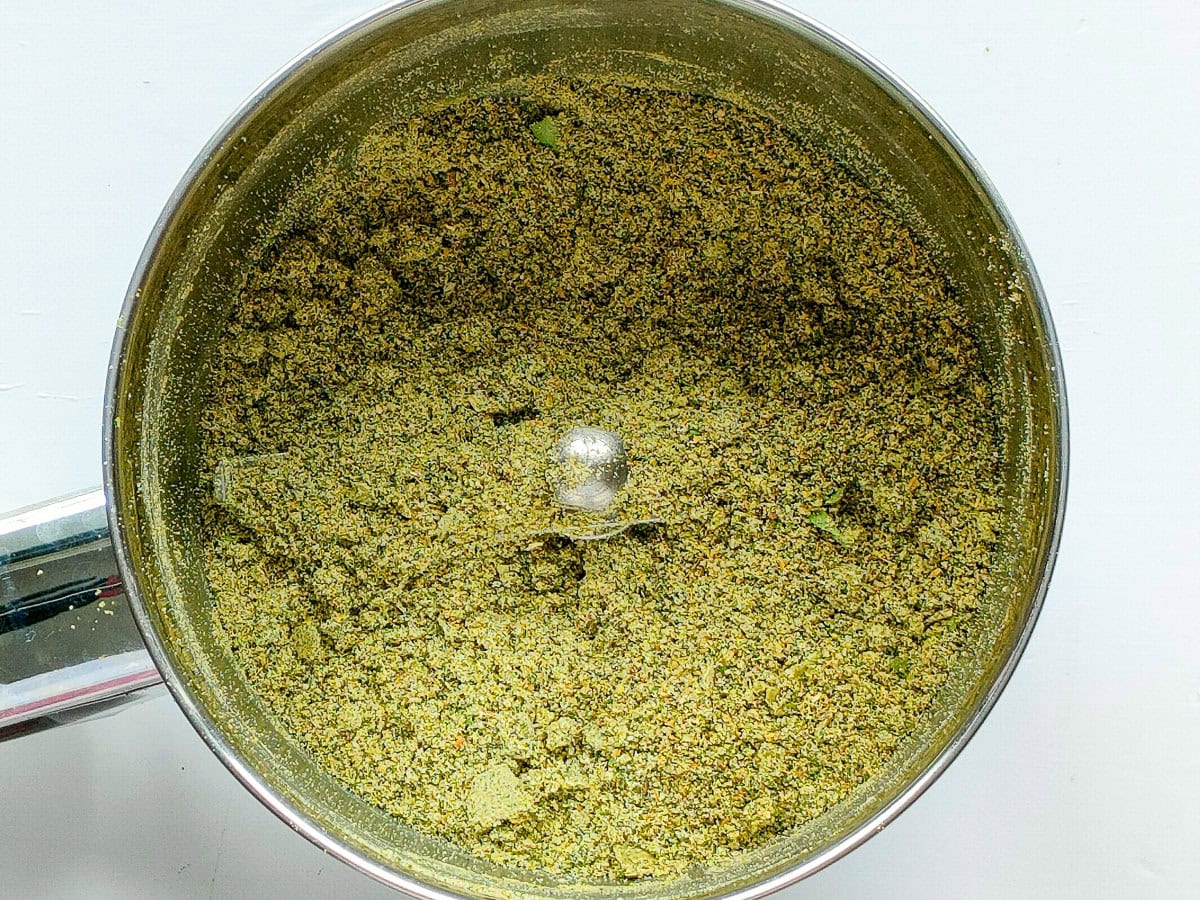 Roasted and blended curry leaves and spices in a blender jar.