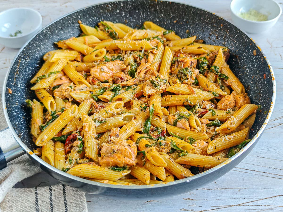 Cajun Pasta with Salmon (without cream) Healthy salmon pasta without cream in a large pan.