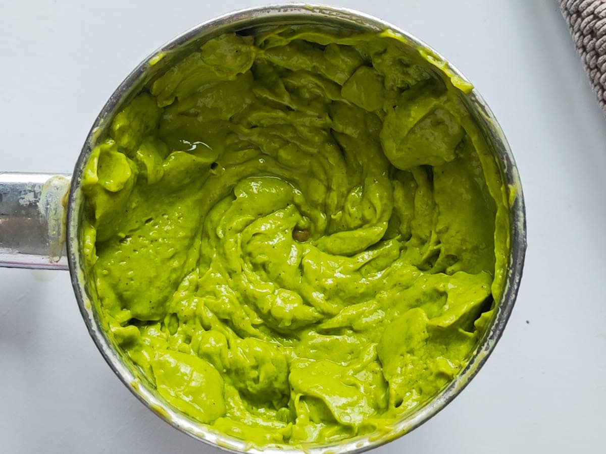 Easy Avocado Crema with Greek Yogurt Blended avocado sauce with yogurt in a blender jar.